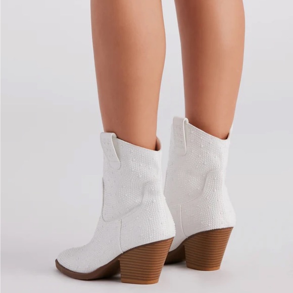 NEW Off White Western Style Pearled Cowboy Ankle Boots - Picture 10 of 11